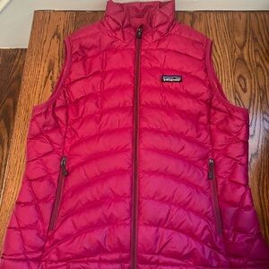 Good condition women’s pink Patagonia puffy vest